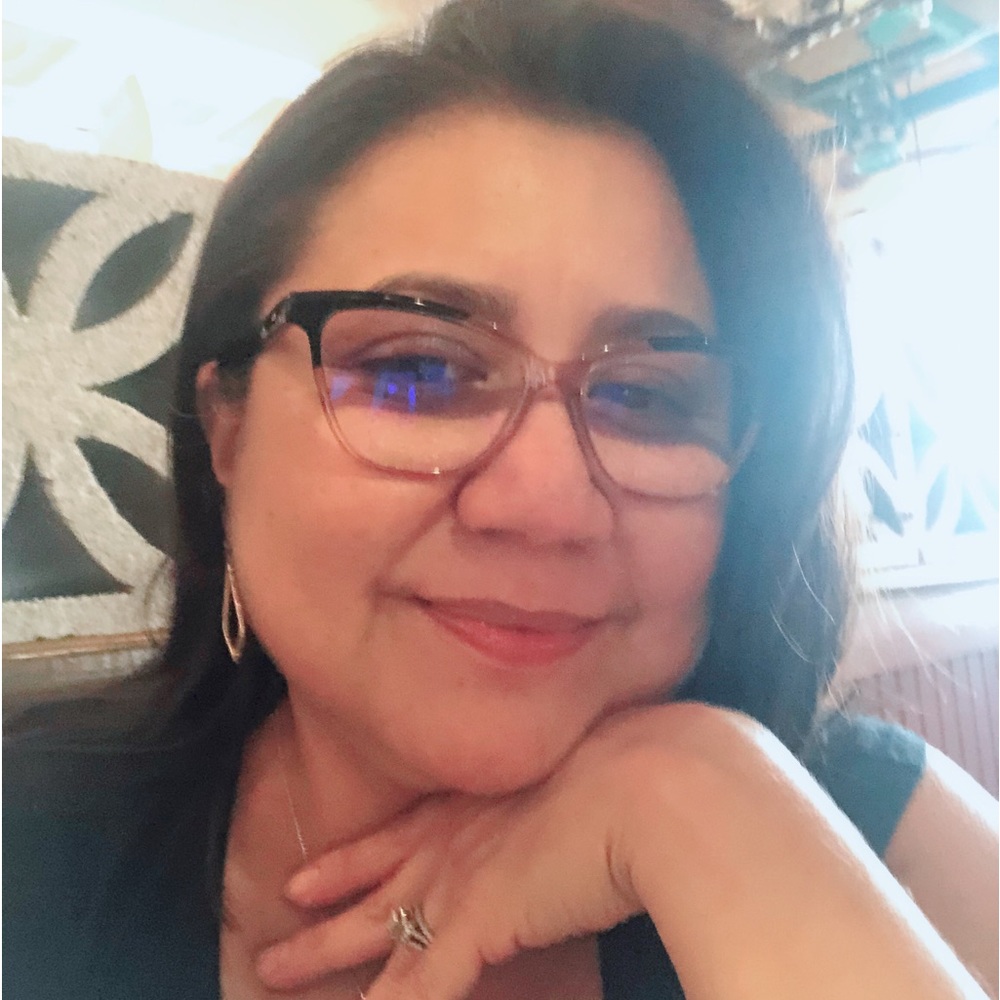 Meet your Posher that shops your closet Evie.